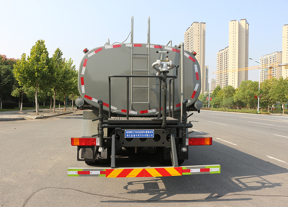 18.3方天龍后雙橋龍擎350馬力灑水車(chē)