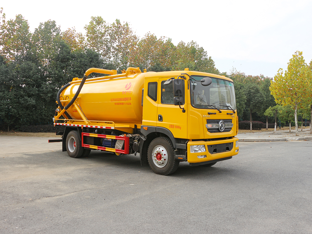 CLT5181GXWEQ6型吸污車