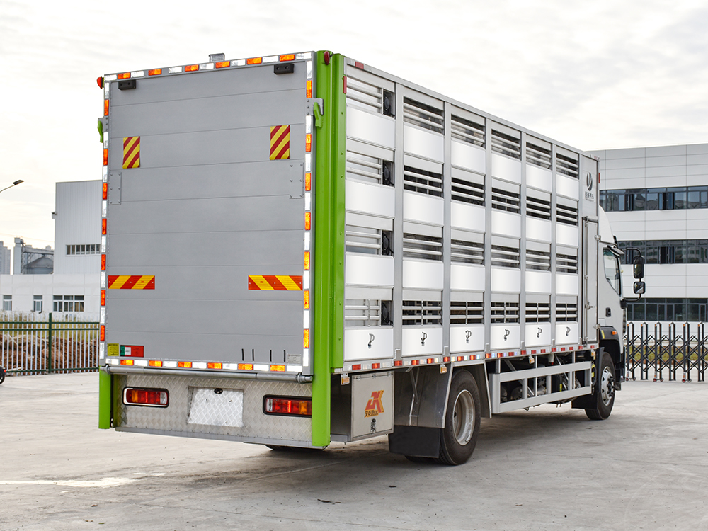 CLT5181XCQBJ6雛禽運輸車